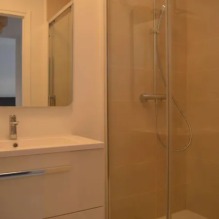 Holiday home Maison Renovee 2020 Avec Terrasse, Parking Et Wifi - 3 Chambres, 2 Salles De Bains - Fr-1-225c-54